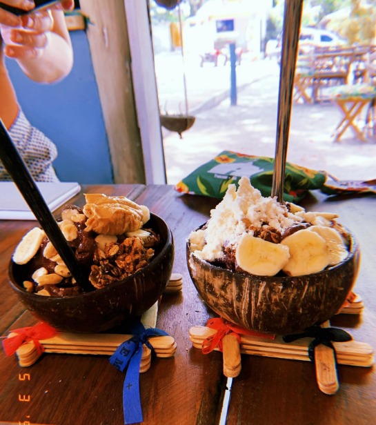 Açaí no coco da Saladeria Lua Verde